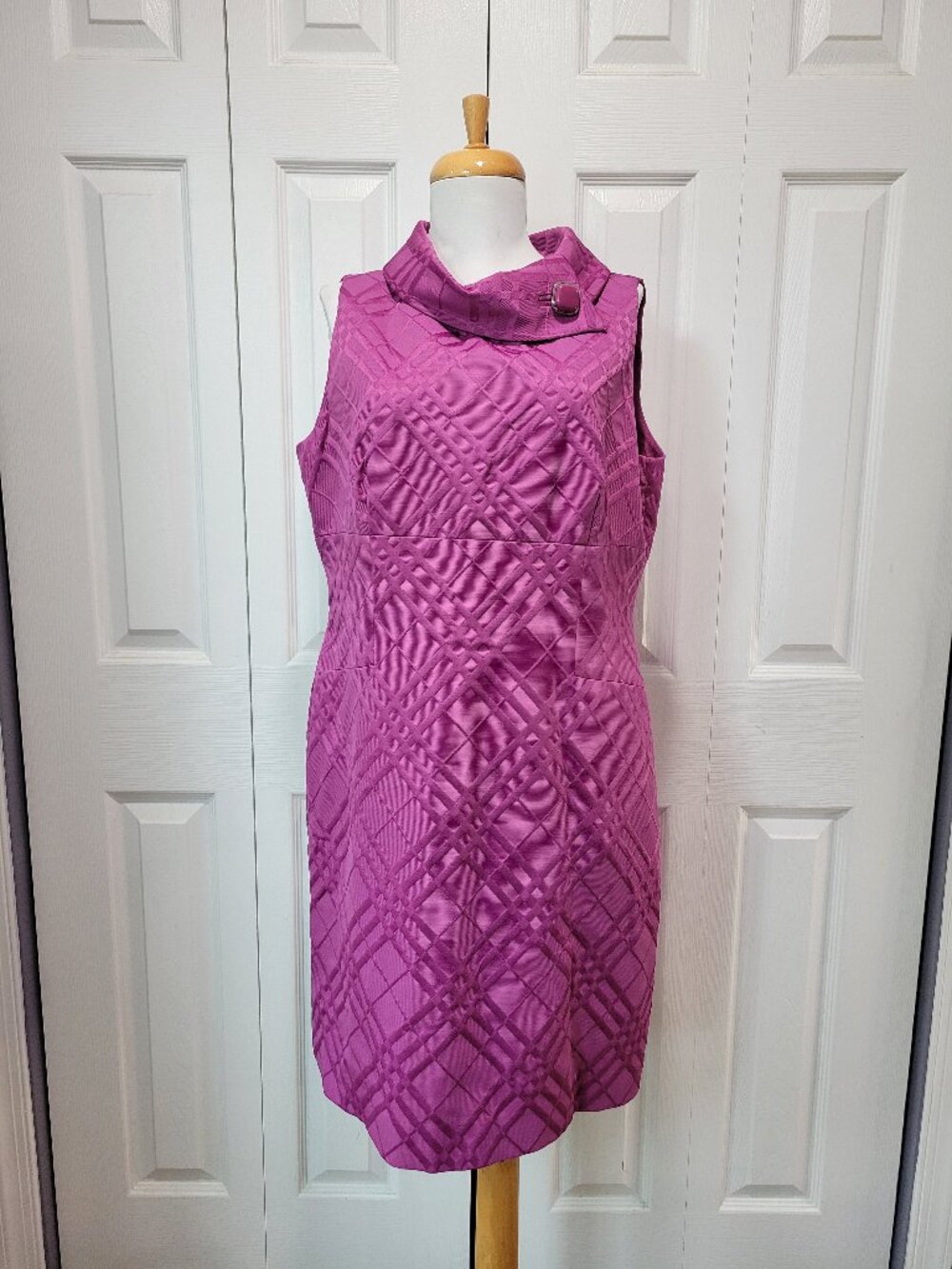 TAHARI Arthur S. Levine Magenta Jacquard Envelope Collar Sheath Dress sz 14 EUC